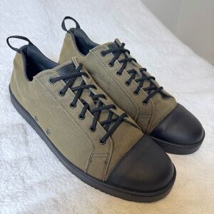 Woobies Green Canvas Shoes Men’s size 11 1/2
Unisex